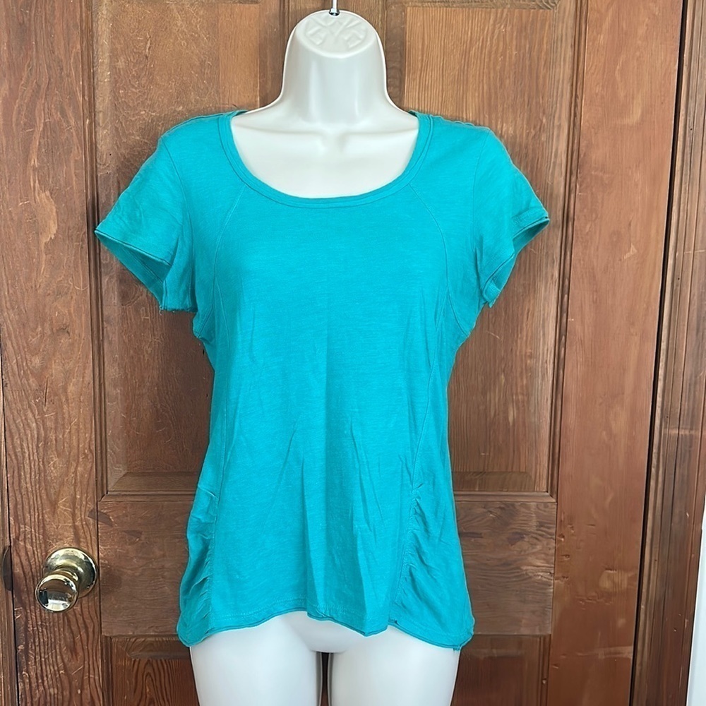 Athleta Women’s Teal T-Shirt with Ruched Sides and Back Zipper Pocket Size Sm